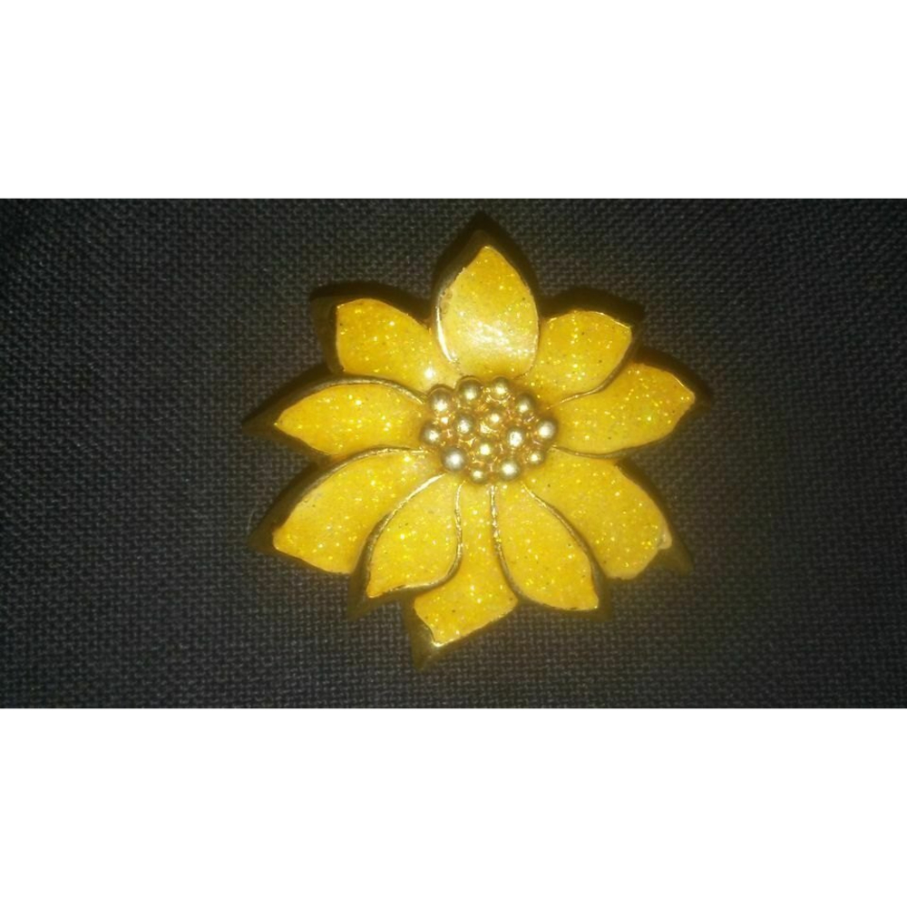 Vintage 1970's yellow glitter enamel poinsettia brooch pin.